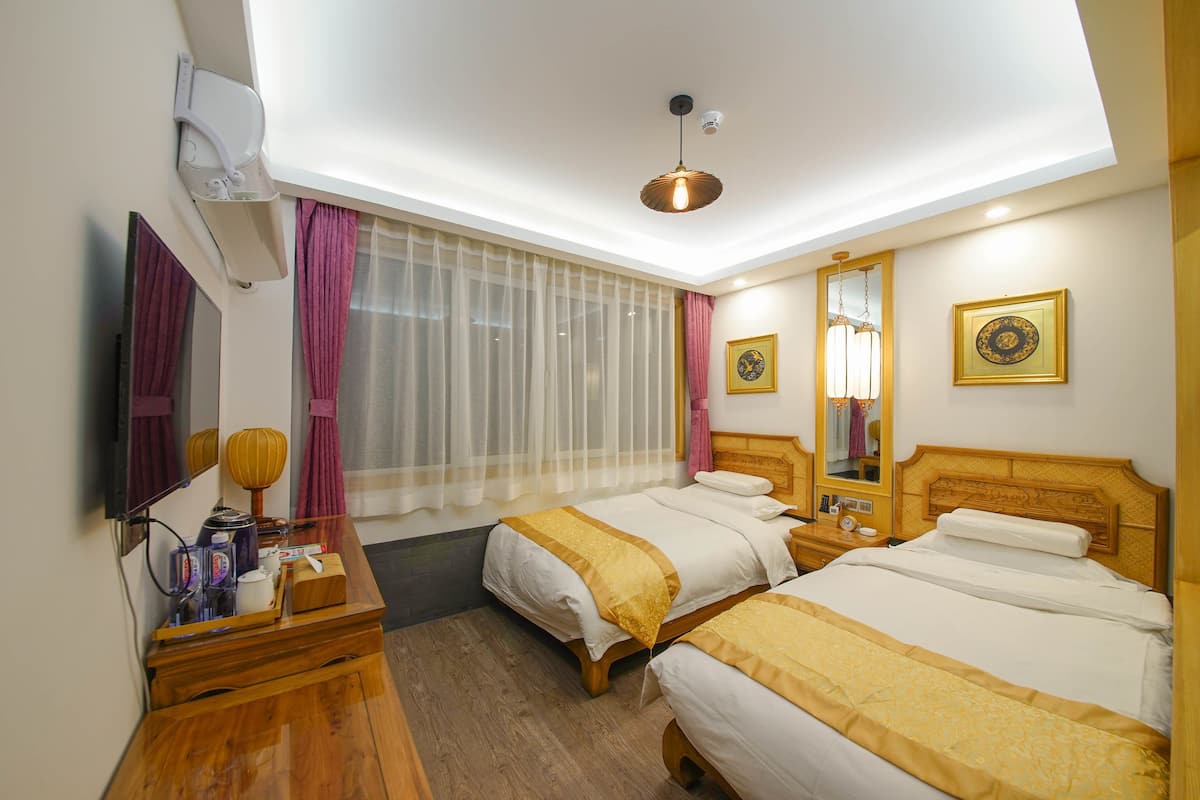 Decoración personalizada, escritorio, cortinas blackout y wifi gratis