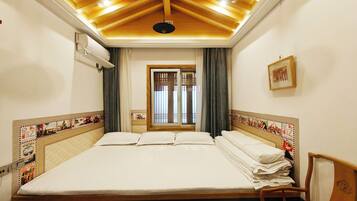 Grand Triple Room | Down comforters, individually decorated, blackout drapes, free WiFi