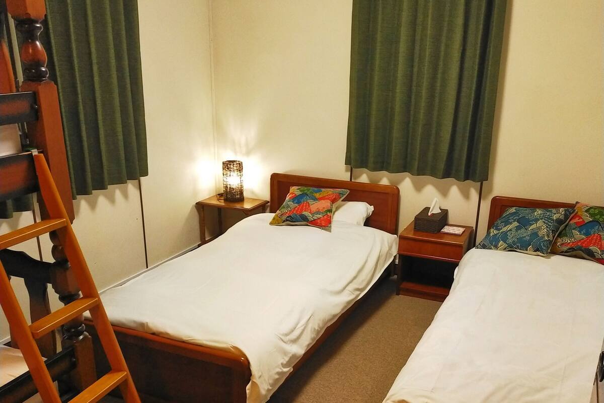 Free WiFi, bed sheets