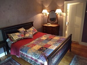 Chambre double, 1 grand lit | Décor unique, ameublement unique, accès au Wi-Fi (inclus)