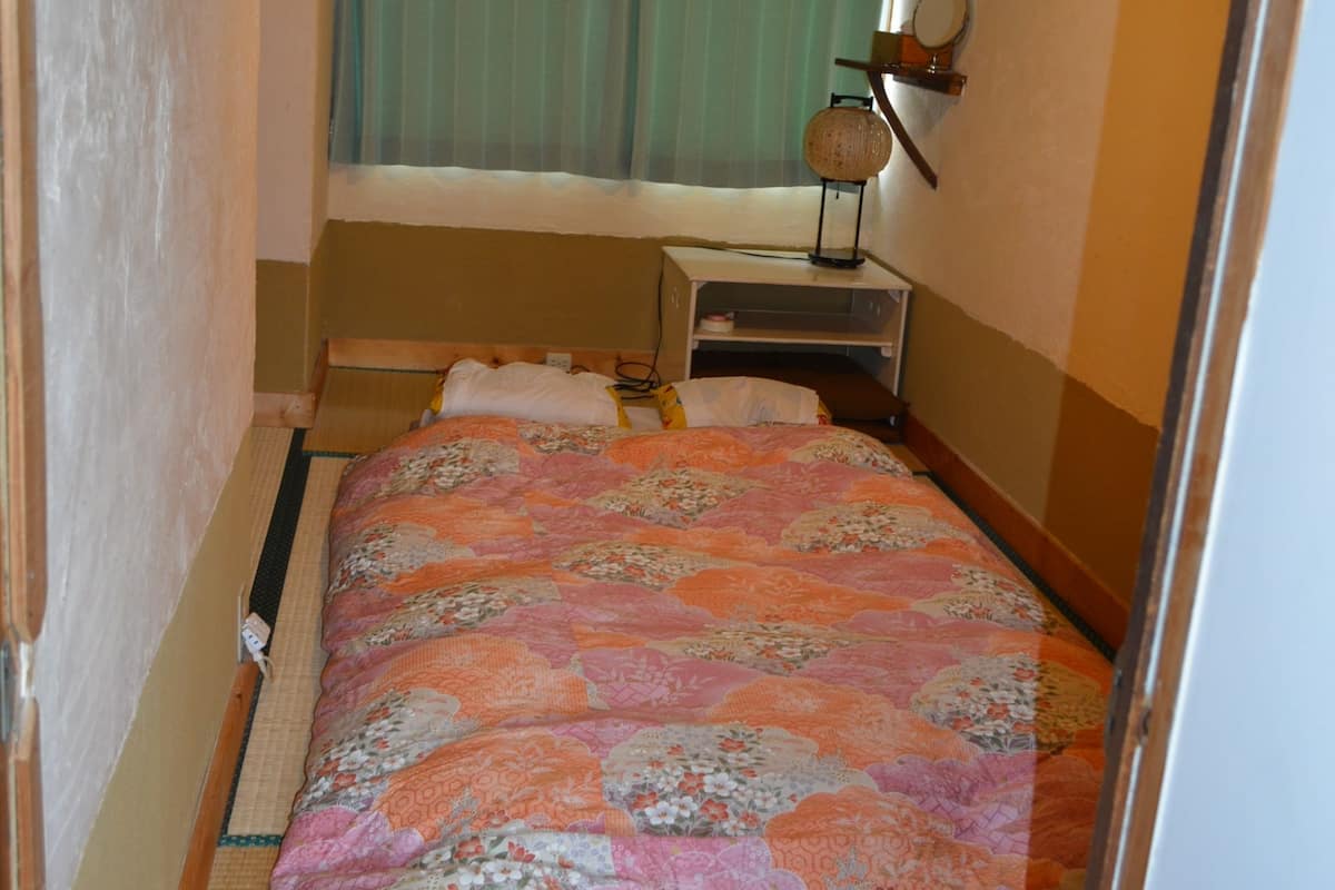Desk, blackout curtains, free WiFi, bed sheets