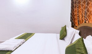 Minibar, desk, free WiFi