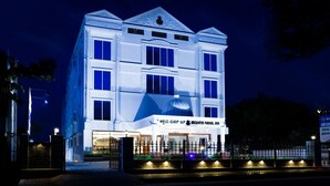 Front of property - evening/night - Treebo Premium Askhaya Mahal Inn (Mysore)