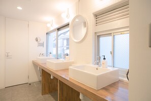 A modern bathroom with three sinks, wooden vanity, and large mirrors. - Hostel Chapter Two Tokyo (Tokyo)
