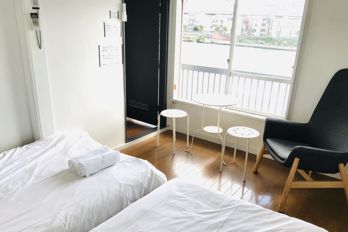 Twin Room, 2 Twin Beds, Non Smoking, Shared Bathroom | Free WiFi, bed sheets