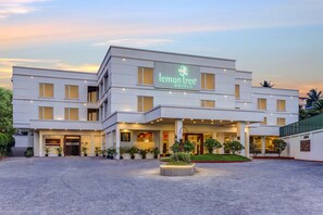 Free self parking, free valet parking - Lemon Tree Hotel, Port Blair (Port Blair)