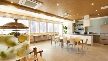 包含每日自助早餐