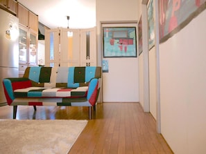 Living room - Guesthouse Sakura Komachi - Hostel (Kyoto)