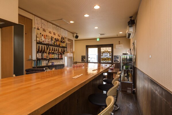 Bar (on property) - Guesthouse Sakura Komachi - Hostel (Kyoto)