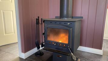 0-cm-Flachbildfernseher mit Digitalempfang, Fernseher, Kamin