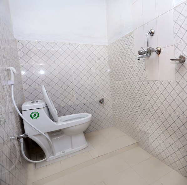 A bathroom with a toilet, a shower, and a bidet. - Hotel Rising Home (Kathmandu)