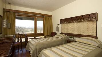 Habitación Deluxe con 2 camas individuales, 2 camas individuales | Ropa de cama de alta calidad y caja de seguridad en la habitación