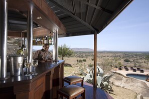 Bar à beira da piscina