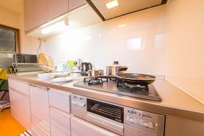 Fridge, microwave, stovetop, cookware/dishes/utensils