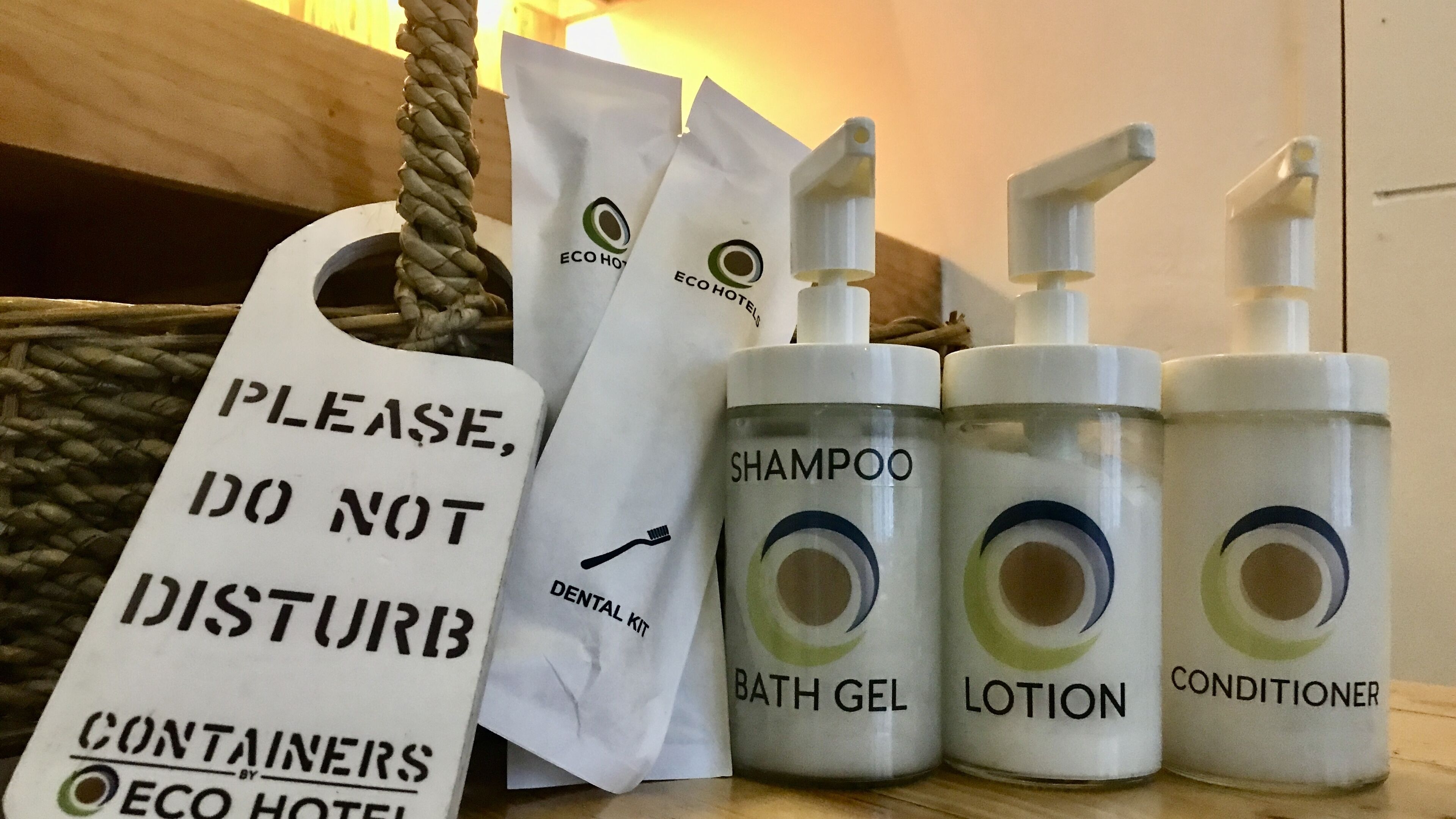 standard room | bathroom amenities | shower, free toiletries, slippers, bidet