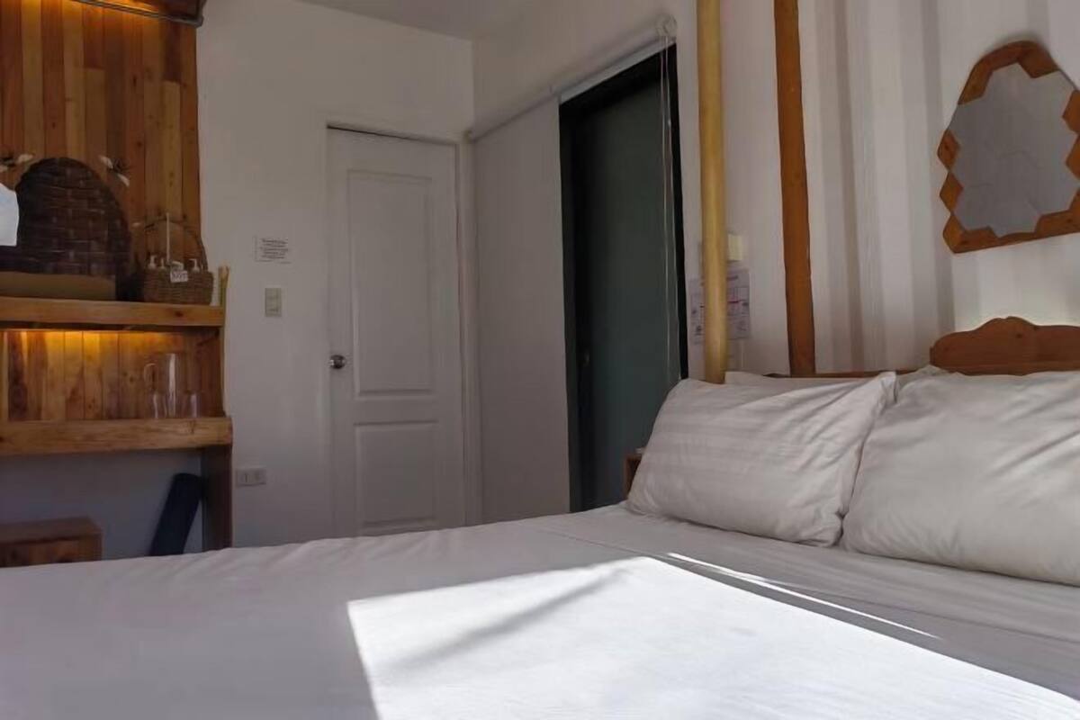 Desk, blackout curtains, free WiFi, bed sheets