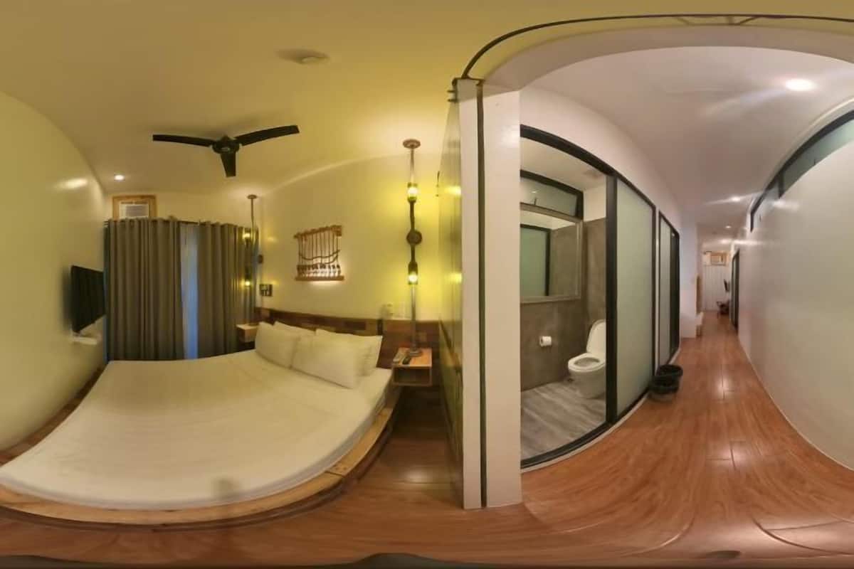 Desk, blackout curtains, free WiFi, bed sheets