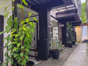 Exterior - Containers by Eco Hotels (Tagaytay)