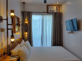 Standard Room | Desk, blackout drapes, free WiFi, bed sheets