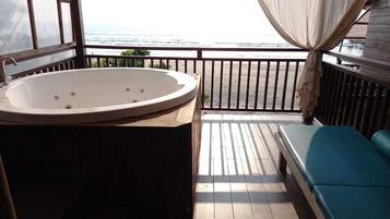Signature Suite, 1 Double Bed, Sea View | Balcony
