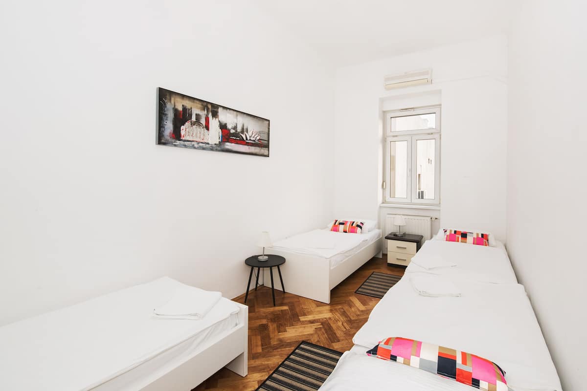 Apartment, 2 Schlafzimmer | Minibar, Schreibtisch, schallisolierte Zimmer, Bügeleisen/Bügelbrett
