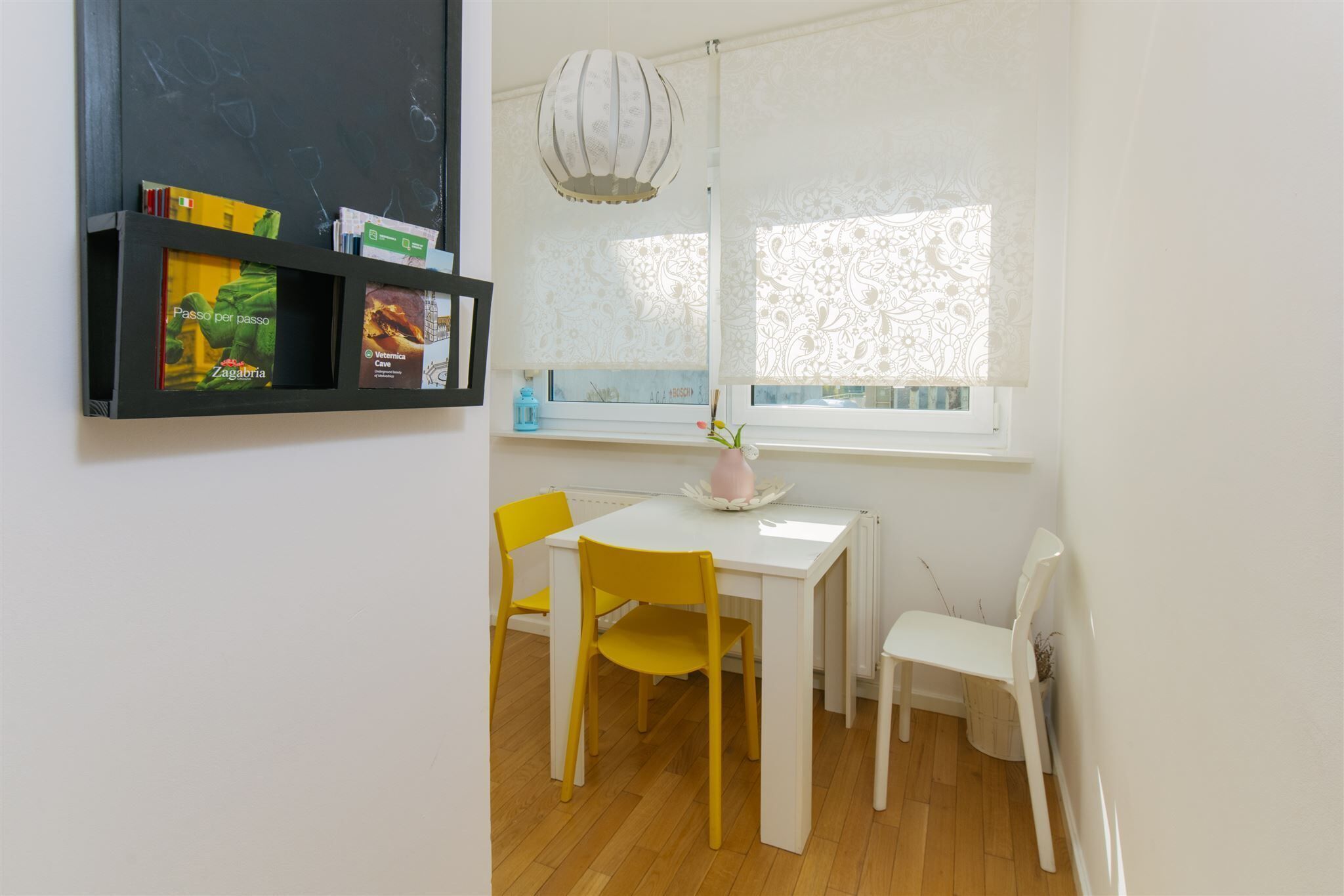 Appartamento Deluxe, 1 camera da letto, non fumatori, vista città | Area soggiorno | TV a schermo piatto 40 pollici con canali premium, TV