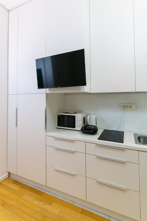 Appartamento Deluxe, 1 camera da letto, non fumatori, vista città | Cucina privata | Frigorifero, bollitore elettrico