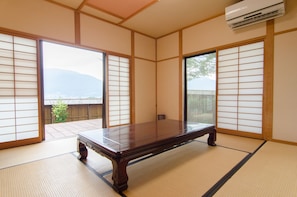 Minibar, in-room safe, free WiFi, bed sheets - Ryokan Fukinoya (Yufu)