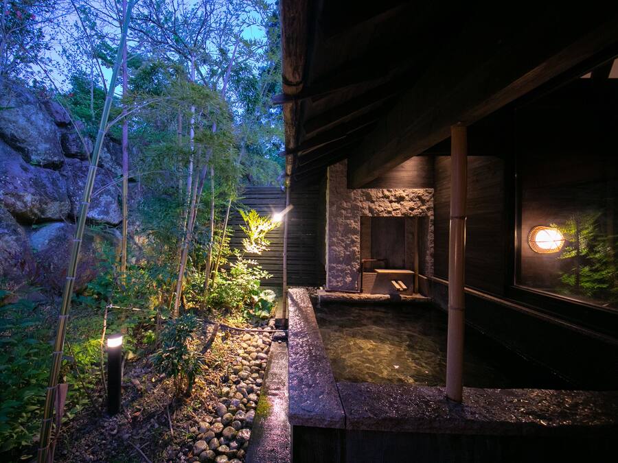 Gratis toalettartiklar, hårtork, tofflor och bidé