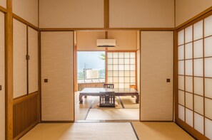 Minibar, in-room safe, free WiFi, bed sheets - Ryokan Fukinoya (Yufu)