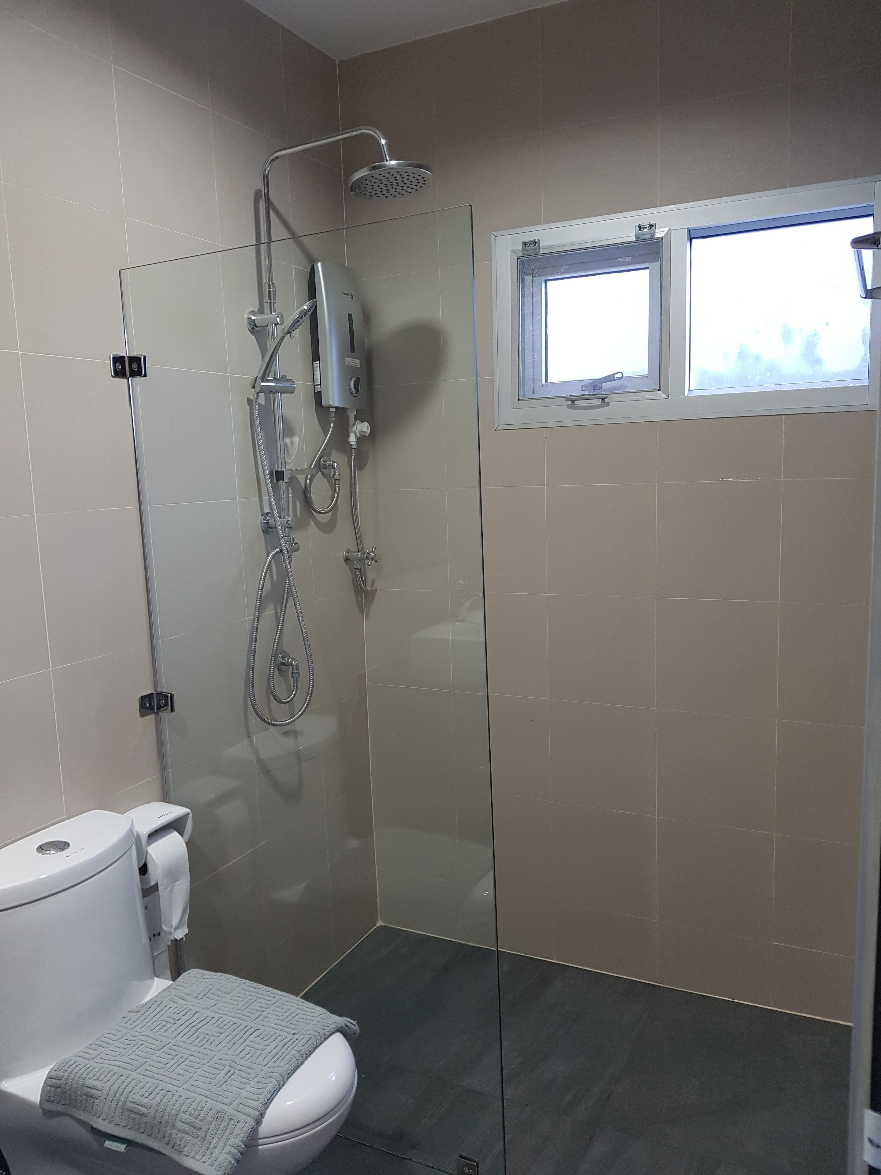 superior twin room | bathroom | shower, rainfall showerhead, free toiletries, hair dryer