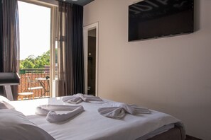 Habitación doble Deluxe | Caja de seguridad en la habitación, escritorio y insonorización