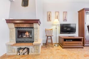Apartment, 1 Bedroom, Fireplace (z balkonem i garażem) | Room amenity