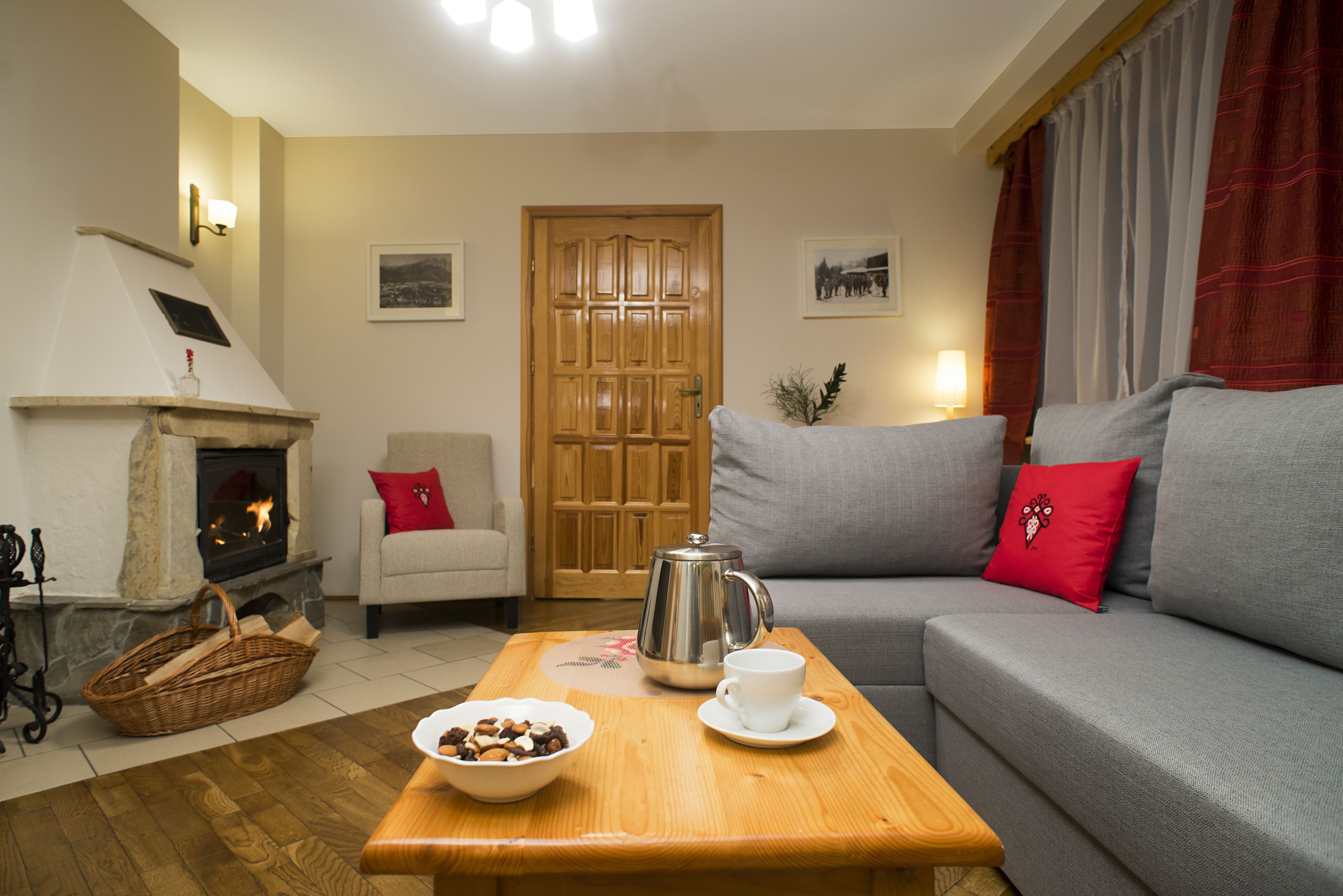 Apartment, 2 Bedrooms, Fireplace | Living area | Flat-screen TV