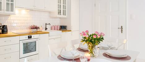 Family Apartment, 2 Bedrooms, Kitchen | Private kitchen