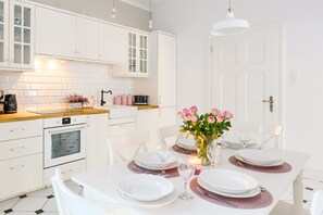 Family Apartment, 2 Bedrooms, Kitchen | Private kitchen | Full-sized fridge, oven, stovetop -  Apartament Nowe Miasto - Park Róż (Gorzow Wielkopolski)