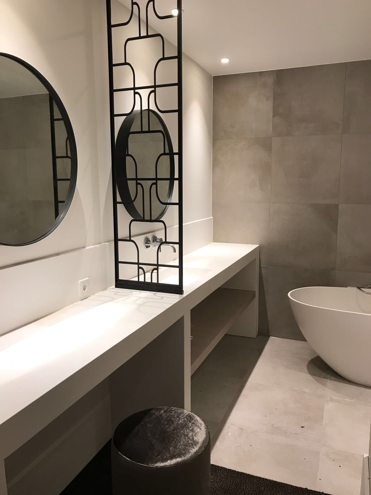 separate bathtub and shower, deep-soaking bathtub