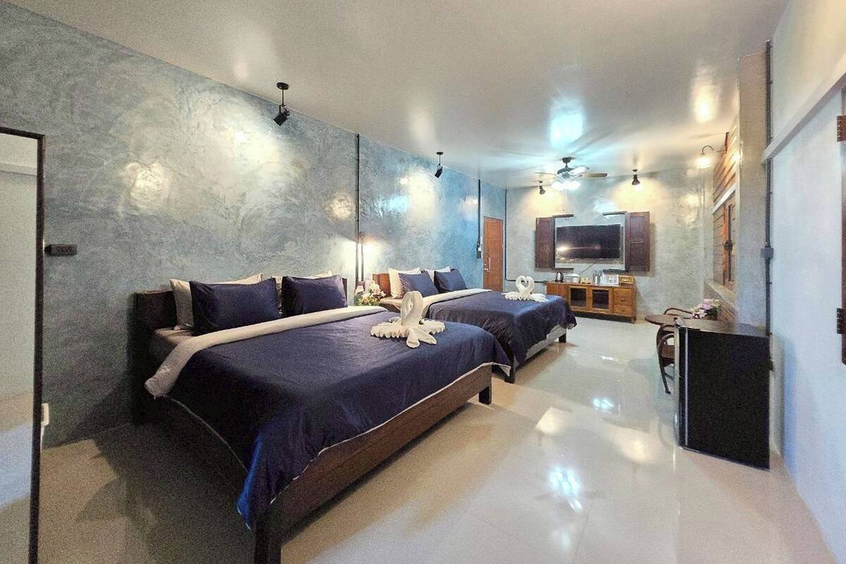 Classic | Free WiFi, bed sheets