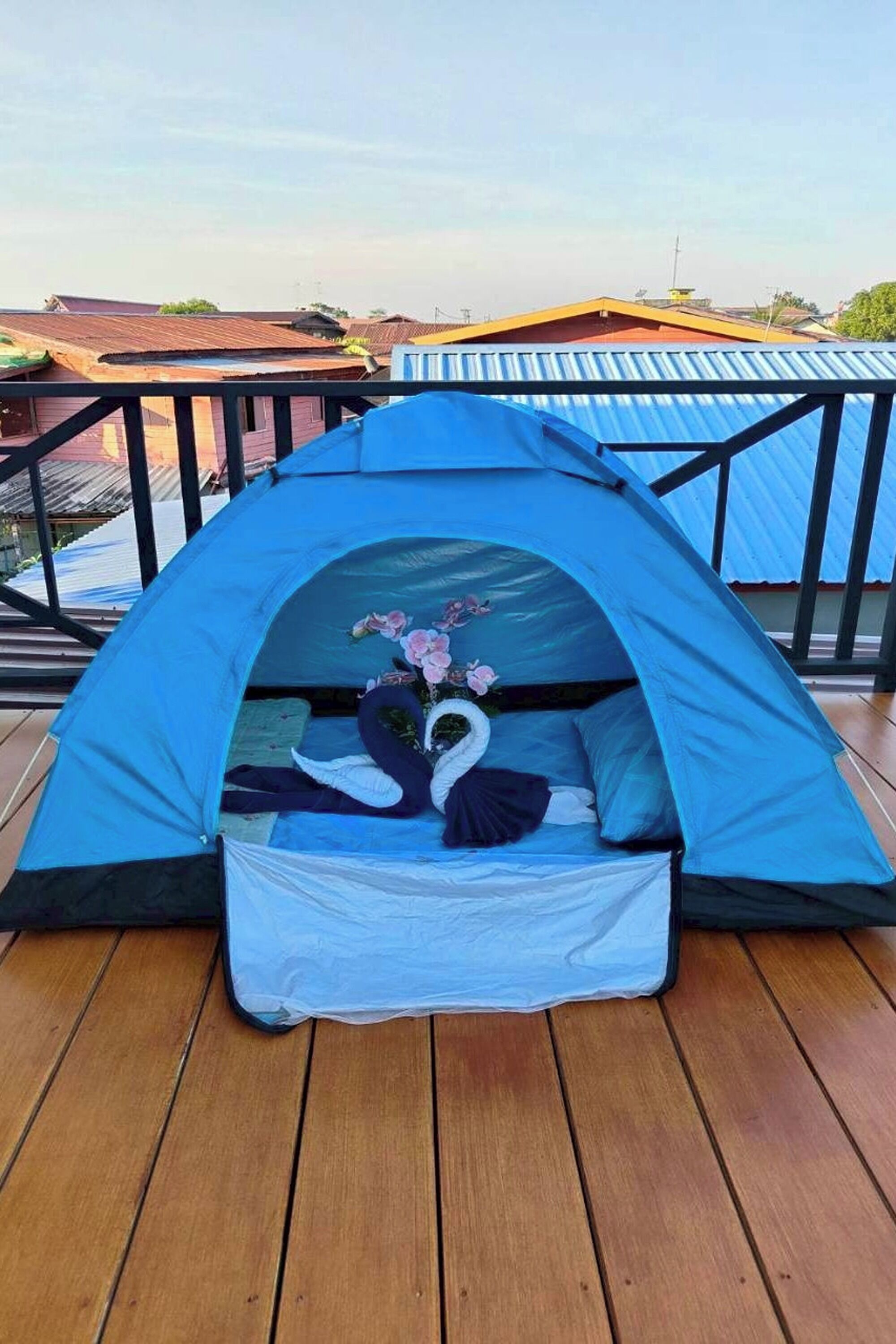 Tent | Free WiFi, bed sheets