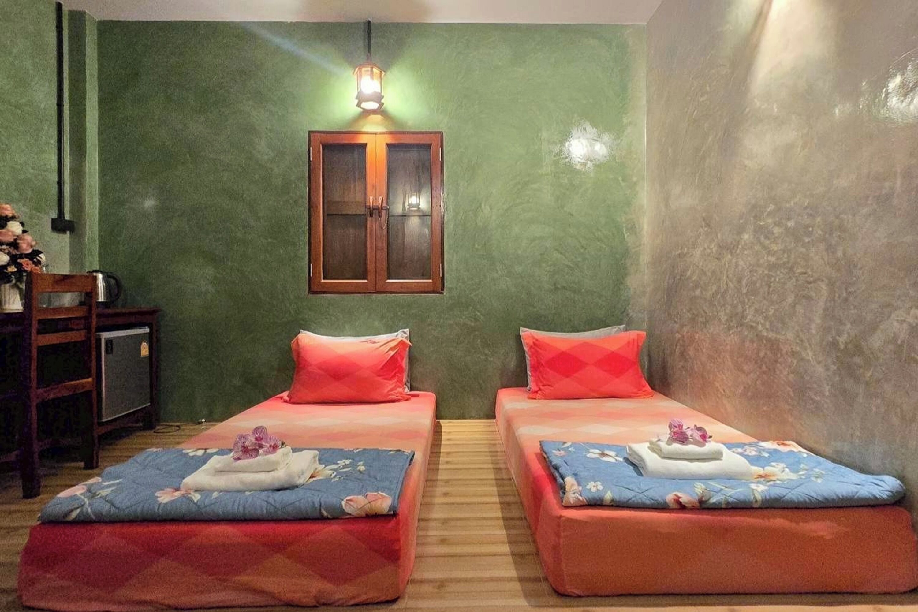 Standard Twin Room, Shared Bathroom | Free WiFi, bed sheets
