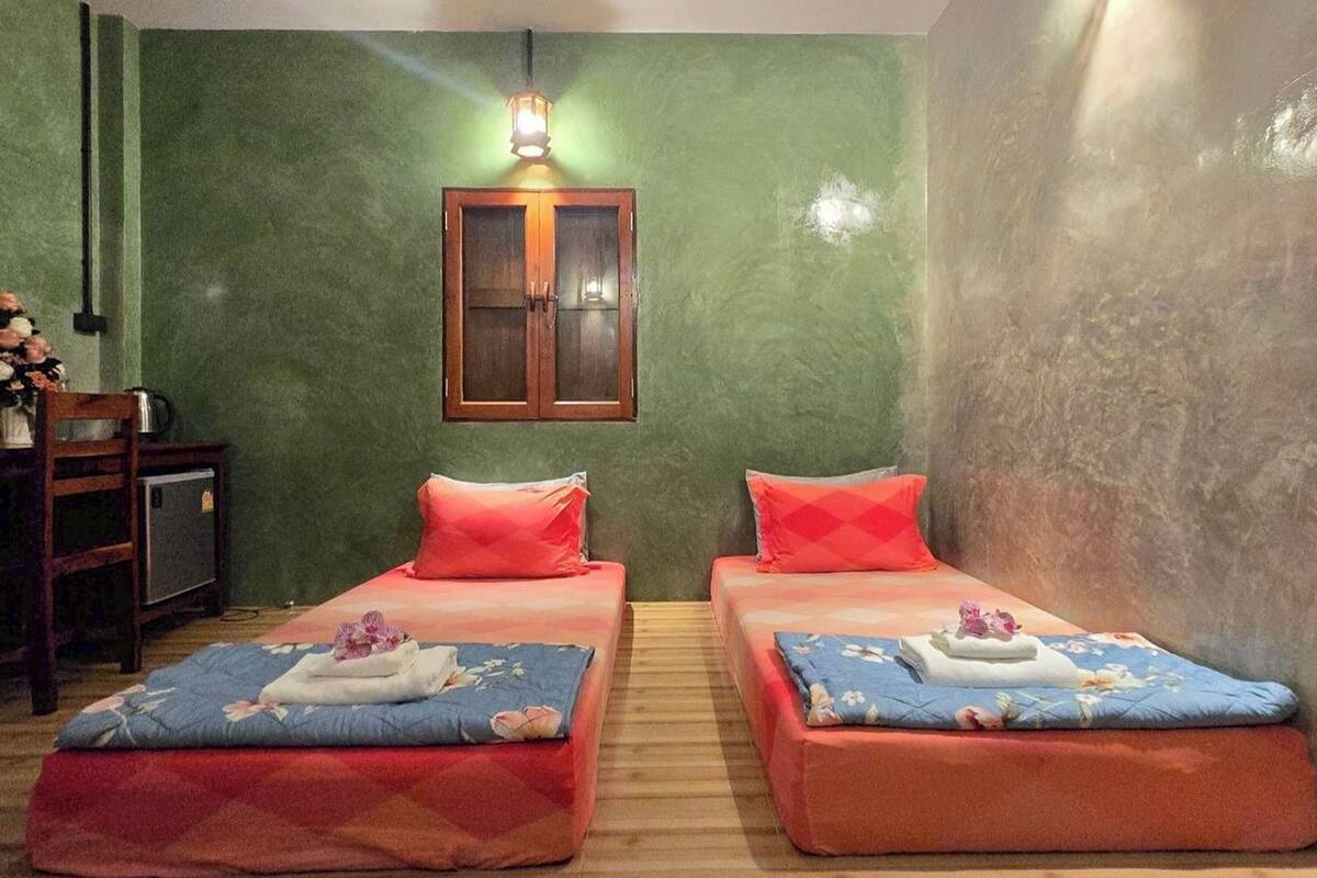 Standard Twin Room, Shared Bathroom | Free WiFi, bed sheets
