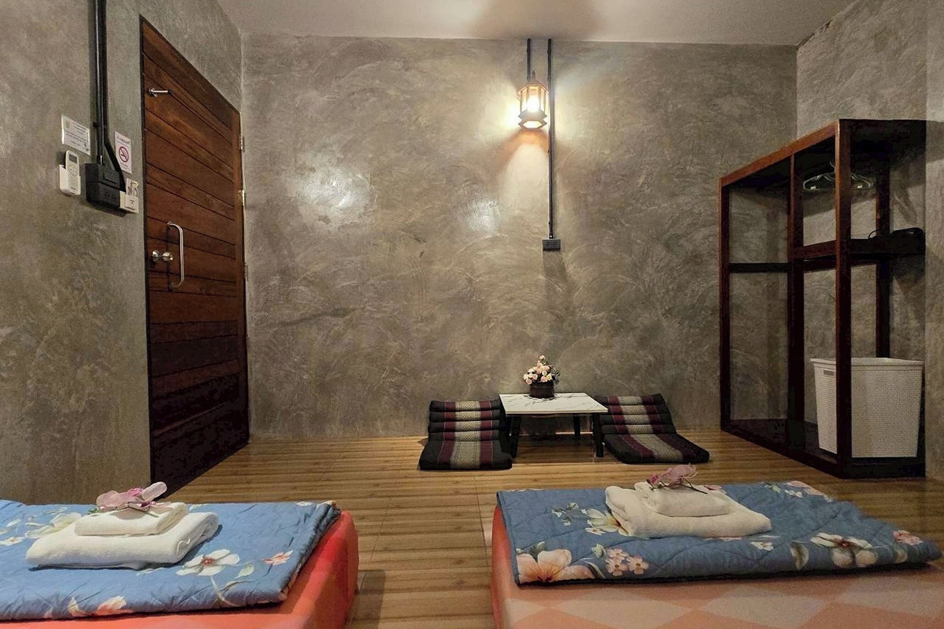 Standard Twin Room, Shared Bathroom