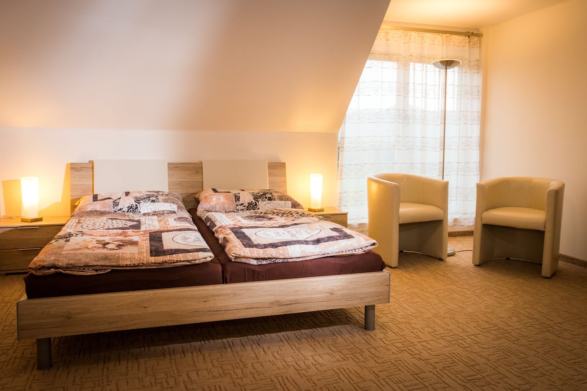 Ropa de cama de alta calidad y minibar