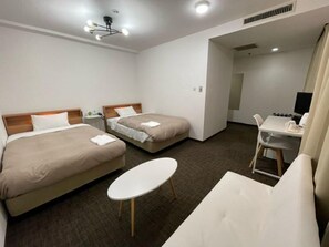 Twin Room, Non Smoking | Desk, free WiFi, bed sheets - Hotel Royal Oak Gotanda (Tokyo)