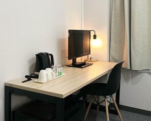 Enkeltrom, ikke-røyk | Skrivebord, wi-fi (inkludert) og sengetøy