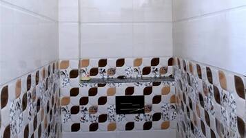 Family Suite | Bathroom