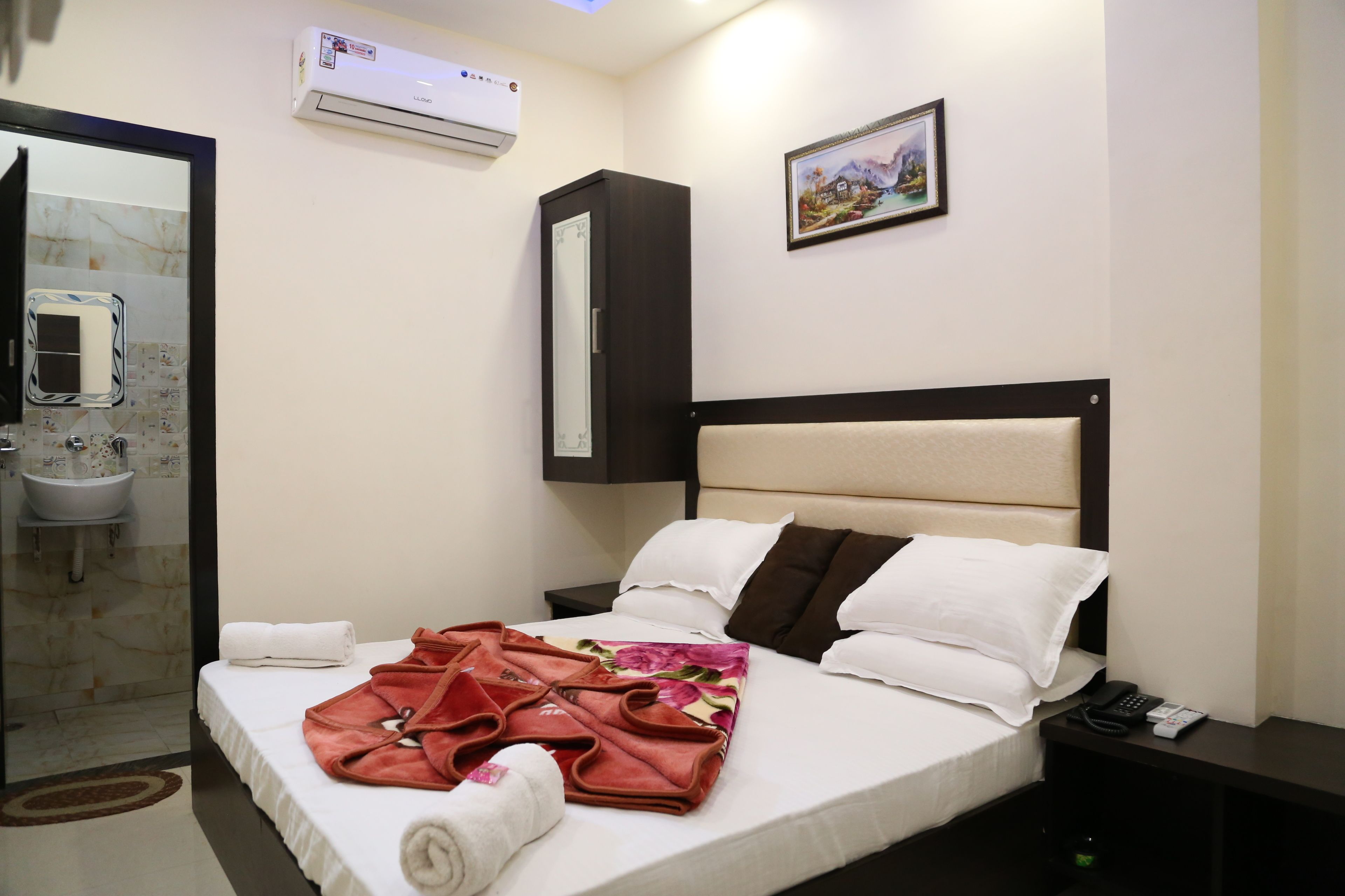 Superior Double Room | 1 bedroom, in-room safe, free WiFi