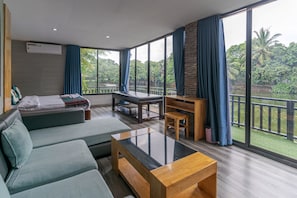 Studio Suite | Free WiFi