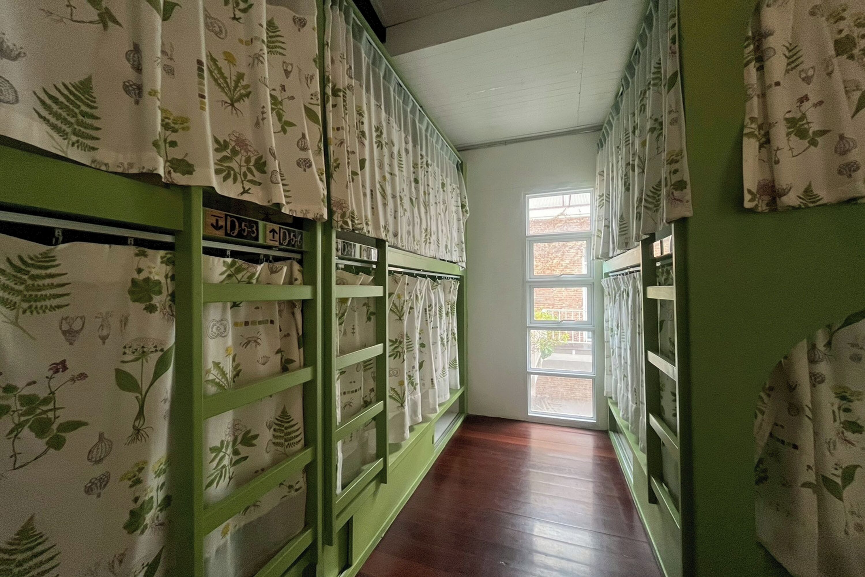 Shared Dormitory, Women only