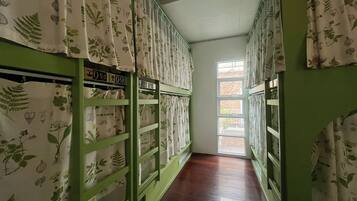 Dormitório compartilhado, somente para mulheres | Cortinas blackout, quartos à prova de som, ferros/tábuas de passar roupa